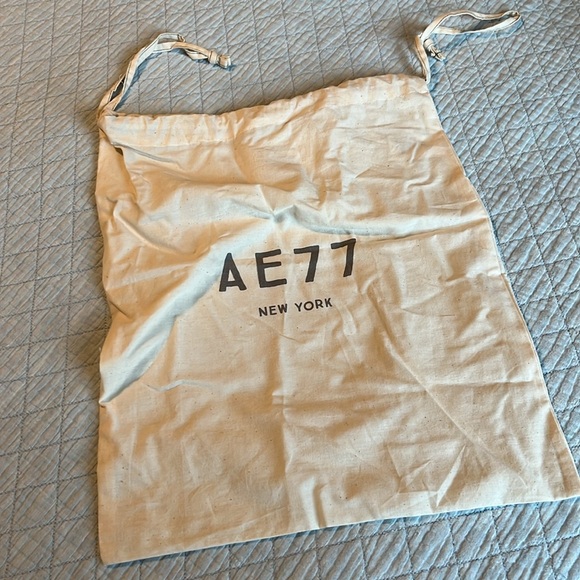 AE77 Premium Mom Jean - 4 Short - Picture 12 of 13